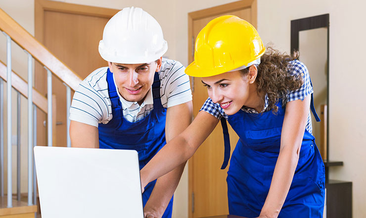 two construction managers learning what asset tracking is